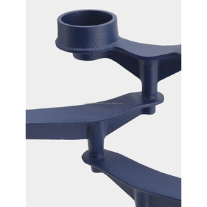 Candélabre moderne bleu en métal 4 branches, en fonte durable, design élégant à multiples bras, finition thermolaquée pour la décoration intérieure et les événements - Product Image 4