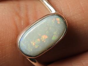 Anillo de Boda de Ópalo Sólido Australiano - Plata con Múltiples Colores de Fuego, Estilo Clásico con Engaste de Puntas - Talla 5 de EE. UU., Hecho a Mano, Regalo para Ella - Product Image 5