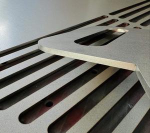 Pièces en tôle industrielle en acier inoxydable avec usinage CNC, découpe laser CO2, fabrication, services de pliage de précision - Product Image 1