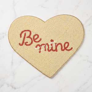 แผ่นรองจานรูปหัวใจประดับลูกปัดทำมือ รุ่น Be Mine สำหรับตกแต่งโต๊ะอาหารค่ำสุดโรแมนติกในวันวาเลนไทน์ - Product Image 1