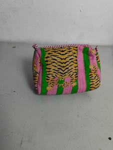 Pochettes matelassées géométriques Kantha en coton recyclé avec fermeture éclair, trousse de maquillage bohème, étui cosmétique, organisateur de voyage, fournisseur en gros - Product Image 5