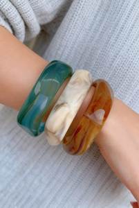 Bracelets Artisanaux en Résine Écologique EarthPour, Modèles Personnalisés, Motifs Colorés, OceanCast, PetalFuse, MarbleMuse - Product Image 2