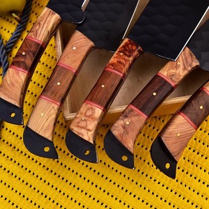 ชุดอุปกรณ์ทำครัวทำมือจากเหล็กกล้าคาร์บอนเคลือบผง พร้อมด้ามจับไม้หุ้มหนัง - Product Image 3