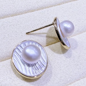 Pendientes de Perlas de Agua Dulce con Incrustaciones de Oro de 14K de Zhuji, Diseño Vertical con Esmalte, Estilo Nicho, Estilo Popular en Instagram - Product Image 4