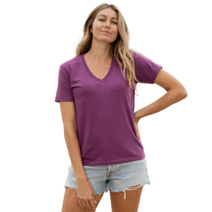 T-shirt décontracté pour femme, couleur prune, manches courtes, col en V, en toile écologique, mélange polyester/coton, anti-boulochage, respirant, doux et de qualité supérieure - Product Image 1