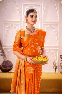 Sari indien traditionnel ethnique à broderies Zari pour les occasions de mariage et les événements festifs, tenue élégante et tendance pour femmes - Product Image 4