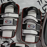Almohadillas de Muay Thai Fairtex de Alta Calidad, Cuero PU y Espuma, Duraderas y Protectoras, Almohadillas de Entrenamiento de Artes Marciales para Boxeo y MMA