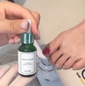 Suero Fortalecedor de Uñas Dr.Kralle Pedi Saver, Fórmula Herbal Líquida para el Cuidado de las Uñas, Envase Individual - Product Image 1