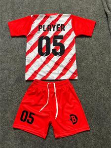 Ensemble de maillot et short de football personnalisé, rayé rouge et blanc, sublimé, séchage rapide, 100% polyester, vêtements de sport pour garçons - Product Image 2