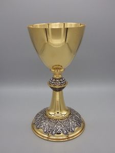 Elegante Juego de Cáliz y Ciborio de Metal con Acabado Pulido para Celebraciones Litúrgicas Sagradas Diarias - Product Image 4