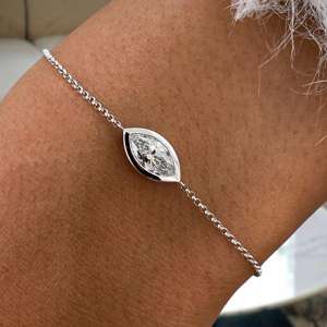 Bracelet manchette en or jaune 14 carats avec diamant taille marquise 0,80 ct E VS1 cultivé en laboratoire certifié IGI – Cadeau d'anniversaire de luxe minimaliste pour femme - Product Image 3