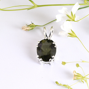 Colgante de Moldavita Natural en Bruto, Plata de Ley 925, Color Púrpura, Hermoso Diseño Hecho a Mano, Piedra Genuina, Regalo - Product Image 3