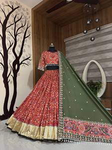 Dernière Collection : Lehenga Longue en Coton Mousseline Imprimé, Style Ethnique Indien pour Festivals, avec Broderie Miroir et Bordure en Dentelle Lampi, Séchage Rapide - Product Image 3