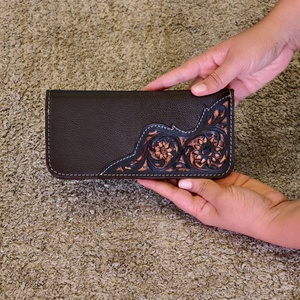 2026 Wholesale New Arrival Venus LeathersWere Women's Floral Decorated <b>Wallet</b> Hand Tooled Leather Credit Card Holder <b>RFID</b> <b>Wallet</b> - Product Image 1
