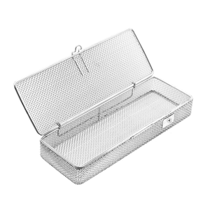 Bandeja de Esterilización Manual de Acero Inoxidable, 9" x 3" x 1", Malla Perforada, Autoclavable, Acabado Liso Pulido, Certificación CE - Product Image 3