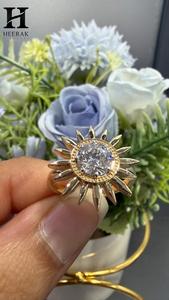 Bague de luxe en or pour femme, sertie d'un diamant rond brillant cultivé en laboratoire certifié IGI, style soleil éclatant - Product Image 3