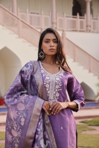 Hermoso Conjunto de Kurti Mahendi para Mujer, Manga 3/4, Seda Simmer, Completamente Cosido, para Ocasiones Formales y Festivas - Product Image 3