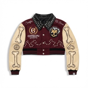 Chaqueta Varsity Corta con Logotipo Personalizado para Mujer, Chaqueta Bomber Punk con Parches de Calaveras y Huesos, Chaqueta Letterman con Mangas de Cuero con Pedrería - Product Image 3