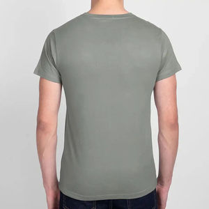 T-shirt à manches courtes gris pour homme avec imprimé de dessin animé de panda, col rond, coupe décontractée, 100% coton jersey tricoté, design sur le devant - Product Image 4