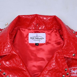 Chaqueta de Moto para Hombre de Cuero Rojo Grabado con Remaches, Cuello Vuelto, Cierre de Cremallera, Ajuste Delgado, Estilo Otoñal, Diseño Personalizado - Product Image 5