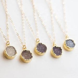 Pendentif rond plaqué naturel Druzy, blanc, noir, rose, fabriqué en laboratoire Nouvelle mode Vente en gros de bijoux en pierre du fabricant - Product Image 2