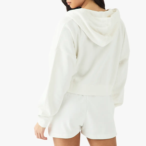 Ensemble deux pièces décontracté et respirant pour femme : sweat à capuche uni zippé et short plissé style motard – Survêtement de fitness - Product Image 5