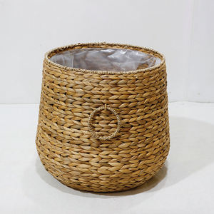 Panier de plantation d'intérieur en jacinthe d'eau, écologique et naturel, avec doublure en plastique et poignées pour la maison - Product Image 1