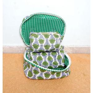 Ensemble de 3 trousses de toilette matelassées indiennes en coton écologique de qualité supérieure avec fermeture éclair et poignée souple, pour femme, avec pompons, pour le voyage et le rangement de maquillage - Product Image 4