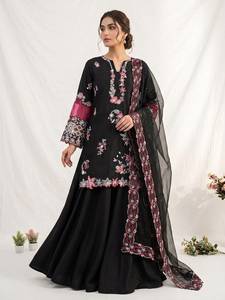 Ensemble prêt-à-porter entièrement cousu en soie crêpe avec broderie de créateur, travail de sequins et découpe, comprenant un haut, un pantalon palazzo et un dupatta. - Product Image 1