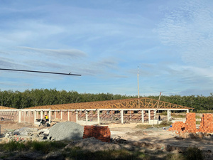 โครงเหล็กหลังคาโรงเรือนไก่ Eratek รุ่น EV42.50 เกรด G550 มาตรฐาน JIS น้ำหนักเบา 5% สำหรับโรงเรือนเลี้ยงสุกรและไฟส่องสว่างในพื้นที่อยู่อาศัย - Product Image 4