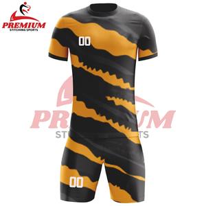 Uniforme de football respirant de qualité supérieure avec bretelles réglables pour l'été, 100 % polyester, antibactérien, anti-UV, séchage rapide, couleurs personnalisées - Product Image 3