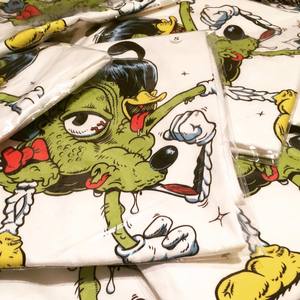 T-shirt pour homme en coton délavé personnalisé multicolores avec finition teintée vintage et un style décontracté moderne - Product Image 2