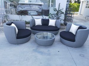 Canapé d'extérieur contemporain en rotin trois places avec coussins en mousse haute densité, design imperméable, mobilier de jardin - Product Image 3