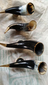 Corne à boire en corne de buffle écologique faite à la main, style animal, imperméable, forme naturelle, design moderne, support en métal, en provenance d'Inde - Product Image 4