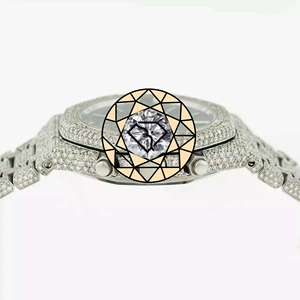 Reloj de Moda Unisex con Cronógrafo Totalmente Cubierto de Diamantes, Movimiento Citizen, Acero Inoxidable, Esfera Plateada y Negra, con Diamantes Naturales - Product Image 5