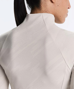 Veste légère extensible anti-transpiration à coupe ajustée avec fermeture éclair intégrale pour femme, haut de sport confortable en nylon et élasthanne pour le yoga - Product Image 2