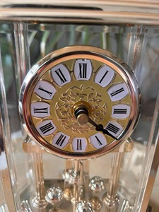 Reloj de Escritorio de Latón en Oferta, Forma Rectangular, Números Romanos, Movimiento Mecánico, Silencioso, Sin Tictac, Sonido de Campana a las Horas, Tradicional - Product Image 2
