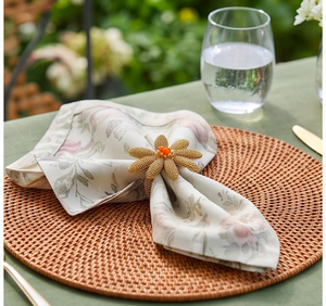 Rond de serviette élégant à motif floral, finition dorée, idéal pour les événements formels, les réunions de famille et l'usage domestique - Product Image 5