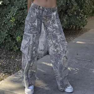 กางเกงยีนส์ขายดีประจำปี 2025 รุ่น Charm สำหรับฤดูใบไม้ร่วง ลายพราง ทรงตรง หลวม เอวต่ำ มีกระเป๋า สำหรับผู้หญิง - Product Image 1