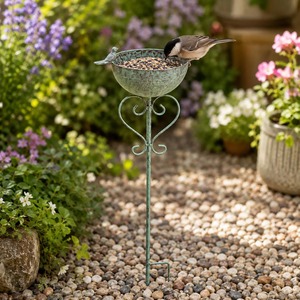 Bain d'oiseaux classique en fer forgé pour jardin, patio, design élégant, base robuste, attirant les oiseaux, avec réservoir d'eau pour l'alimentation des oiseaux. - Product Image 3