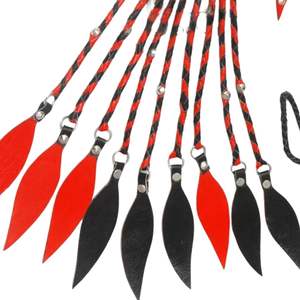 Flogger en cuir véritable avec poignée tressée et longues cordes supplémentaires - Product Image 3