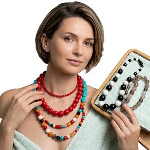 Collier en résine fait main personnalisé avec perles et motif tourbillonnant, bijou de mode pour homme, couleurs rouge-brun, pièce maîtresse - Product Image 1