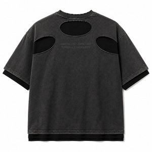 T-shirt Streetwear Y2K Oversize en Gros – Tee-shirt en Coton Délavé Gunmetal à Superposition et Découpes avec Imprimé Graphique Craquelé - Product Image 4