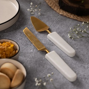 Accessoires de service pour gâteaux de qualité supérieure, collection de couteaux et de spatules en métal pour l'hôtellerie fine - Product Image 1