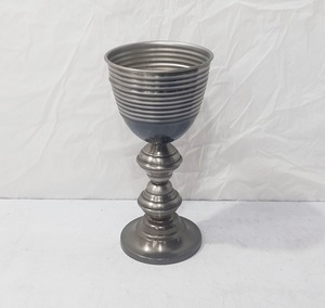 Urne en métal faite à la main de style vintage, finition cuivre décorative, vase à fleurs en forme de gobelet, centre de table, décoration d'intérieur - Product Image 4