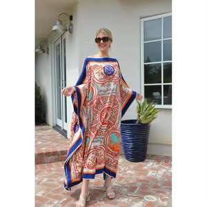 Robe de plage ou paréo en soie florale légère pour femmes, par Ethnic Craft Hub India - Product Image 3