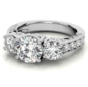 Bague Solitaire Trio Moissanite en Argent Sterling 925 Plaqué Or 18K, Bague de Fiançailles et de Mariage de Luxe à Trois Pierres - Product Image 1