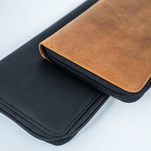 Pochette à fermeture éclair en cuir pour gants - Product Image 1