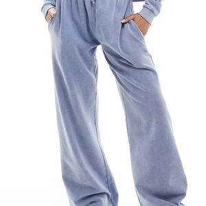 Fabricants de vêtements sur mesure pour femmes : Ensemble de survêtement deux pièces avec sweat à capuche et pantalon de jogging effet vieilli et patchs - Product Image 5