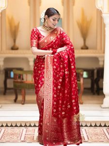 FASHIONABLE BANARASI <b>SILK</b> GOLD ZARI WEAVING WORK SAREE WITH UNSTITCHED BLOUSE <b>RED</b> 69480 - Product Image 4